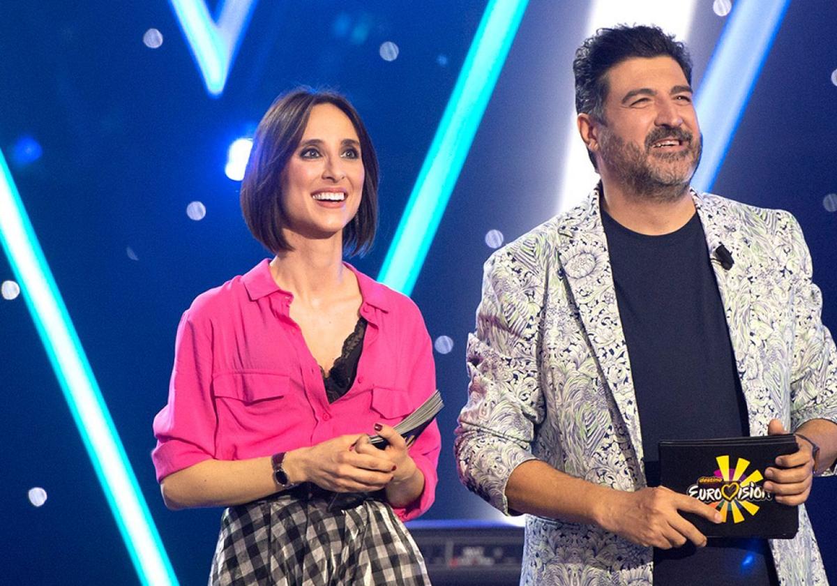 Julia Varela y Tony Aguilar, los presentadores de Eurovisión.