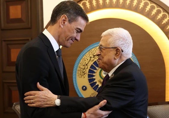 Pedro Sánchez, con Mahmud Abás, el presidente de la Autoridad Palestina.