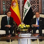 Pedro Sánchez, con el ministro de Exteriores iraquí, Fuad Husein, en Bagdad.