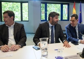 Feijóo encomienda a los dos líderes autonómicos que se enfrentan a las urnas en 2026 la ponencia política del congreso del PP