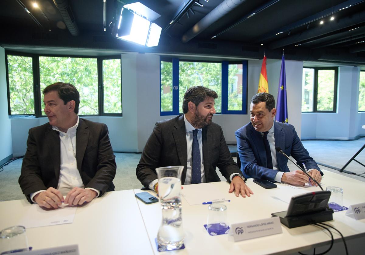 De izquierda a derecha Mañueco, López Miras y Moreno el pasado lunes en el Comité Ejecutivo Nacional del PP.