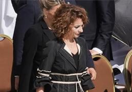 María Jesús Montero reinterpreta el protocolo con un vestido negro muy original en la misa de inicio del pontificado del Papa León XIV