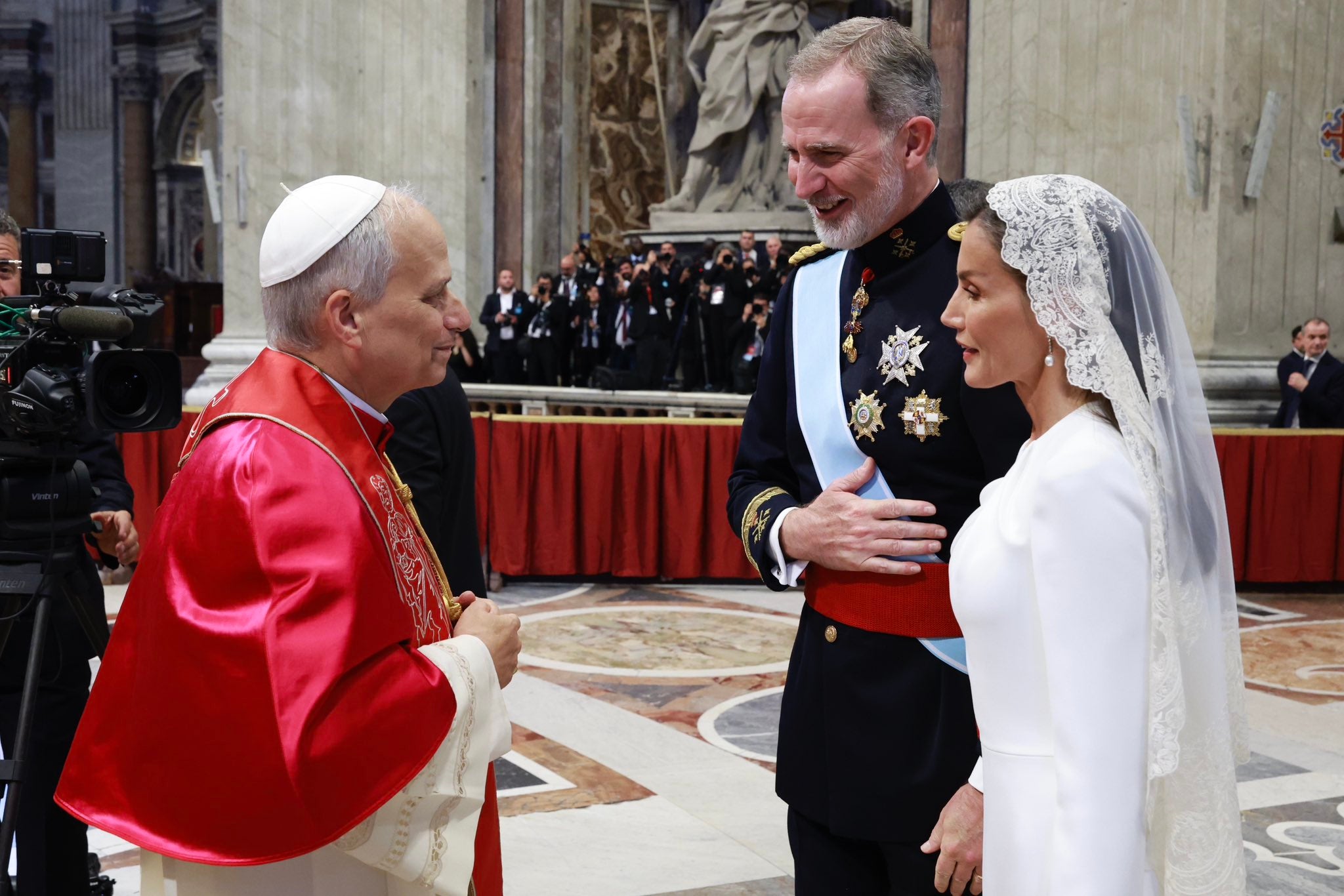 Los Reyes saludan al Papa León XIV.