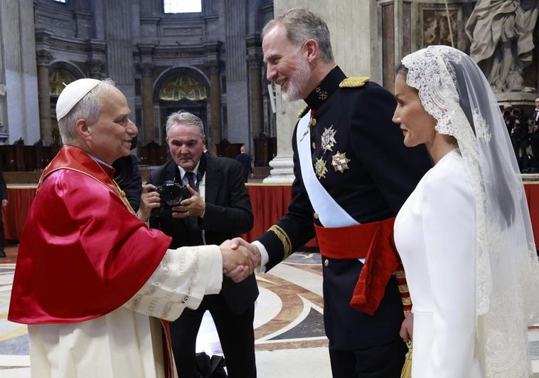Los Reyes invitan a León XIV a venir a España