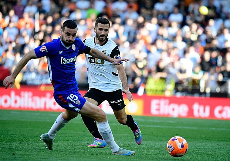 Un golazo de Berenguer da los tres puntos al Athletic en Mestalla