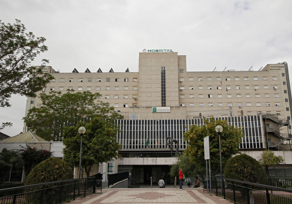 Fachada principal del Hospital Virgen de Valme de Sevilla, donde le fue diagnosticado el cáncer.
