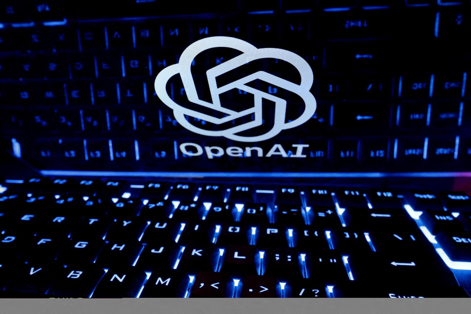 Logo de OpenAI, creadora de Chat-GPT, sobre un ordenador.