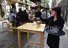 El sector de la hostelería es uno de los más afectados por las subidas del salario mínimo.