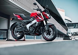 Bajaj Pulsar NS400Z, la nueva naked deportiva con conectividad inteligente llega a España