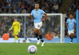 Rodri, durante su primer partido con el Manchester City tras su grave lesión.