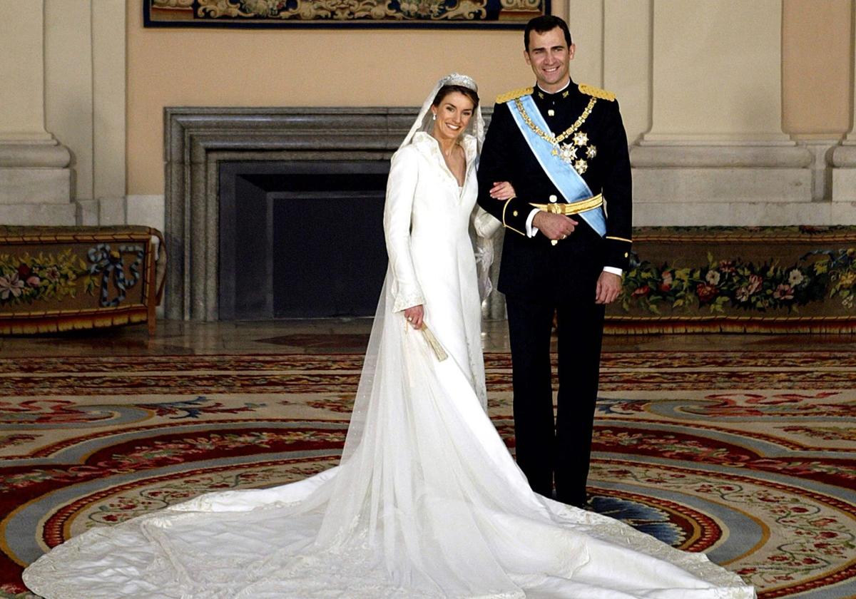 Los reyes felipe y letizia cumplen 21 años casados proyectando una imagen de unidad | la verdad
