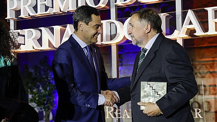 Vila-Sanjuán gana el Premio Fernando Lara por su novela 'Misterio en el barrio Gótico'