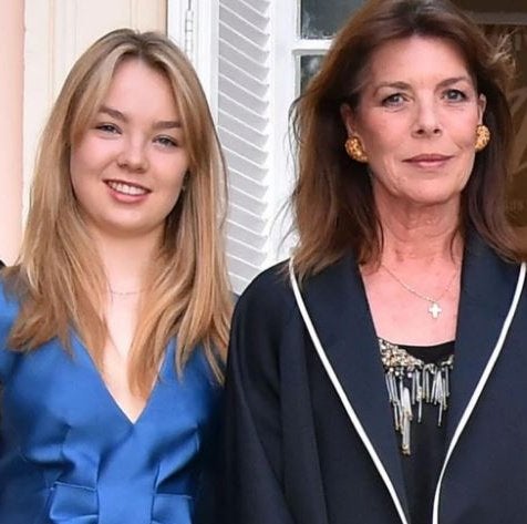 La indiferencia de Carolina de Mónaco y su hija ante los problemas de salud de Ernesto de Hannover