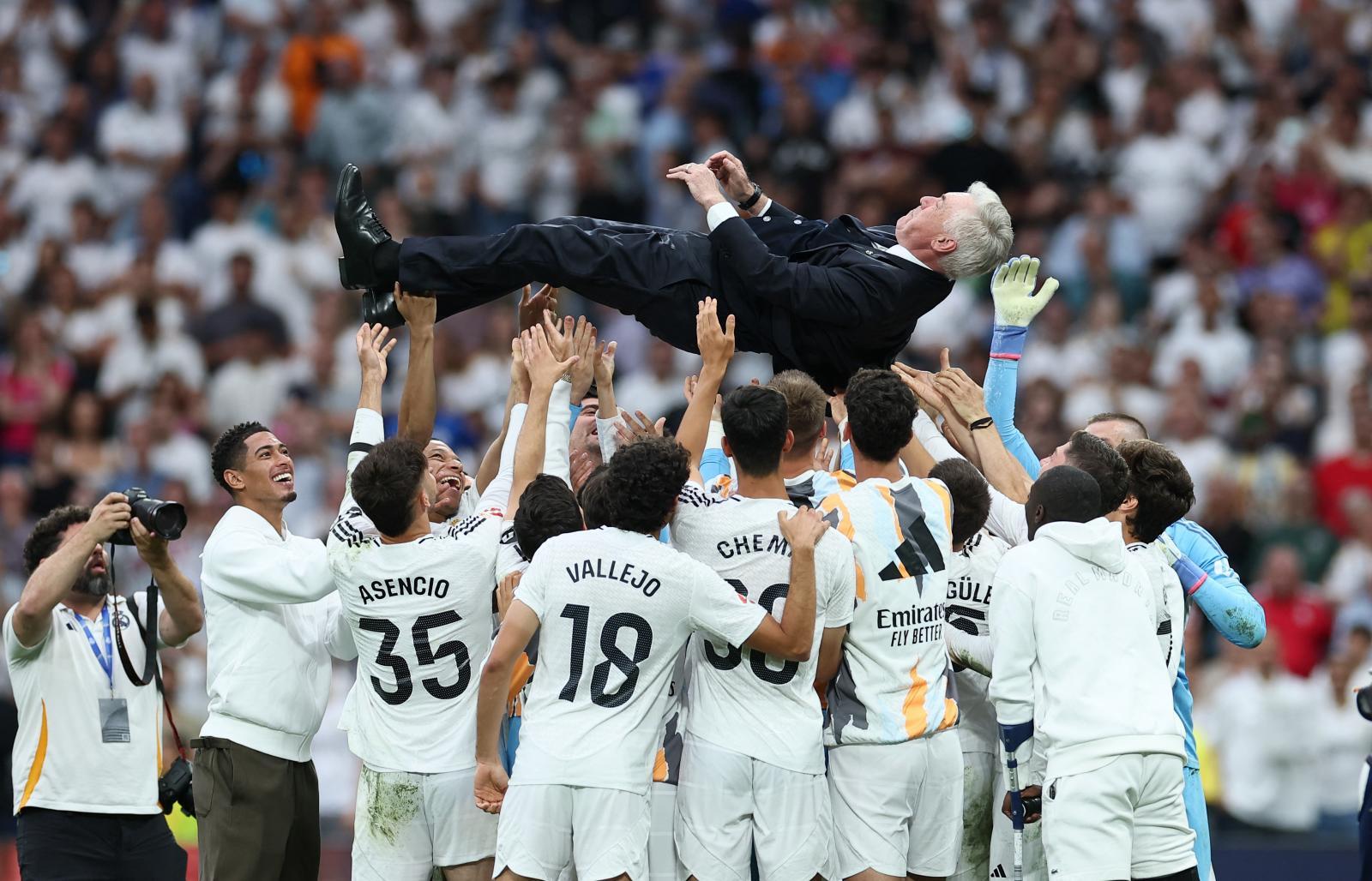 El adiós del Bernabéu a Ancelotti y Modric, en imágenes