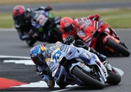 Álex Márquez lideró la carrera al sprint de Silverstone.