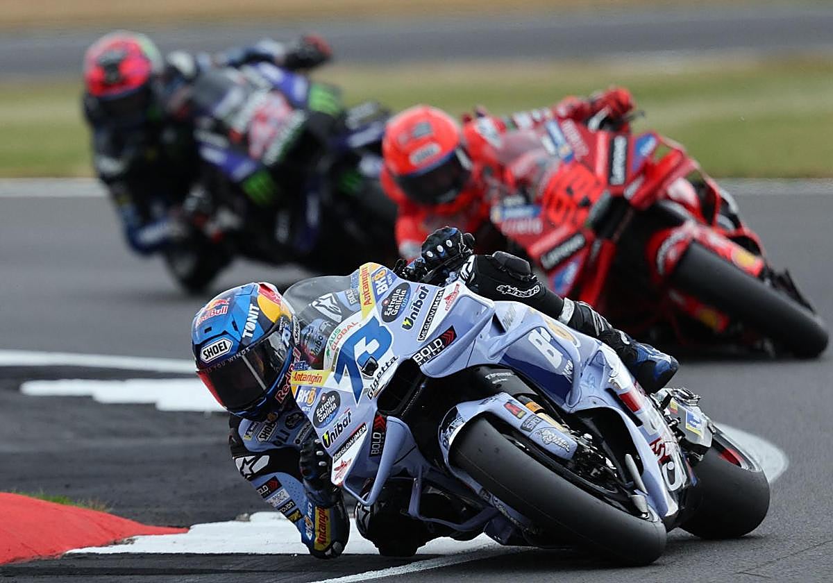Álex Márquez lideró la carrera al sprint de Silverstone.