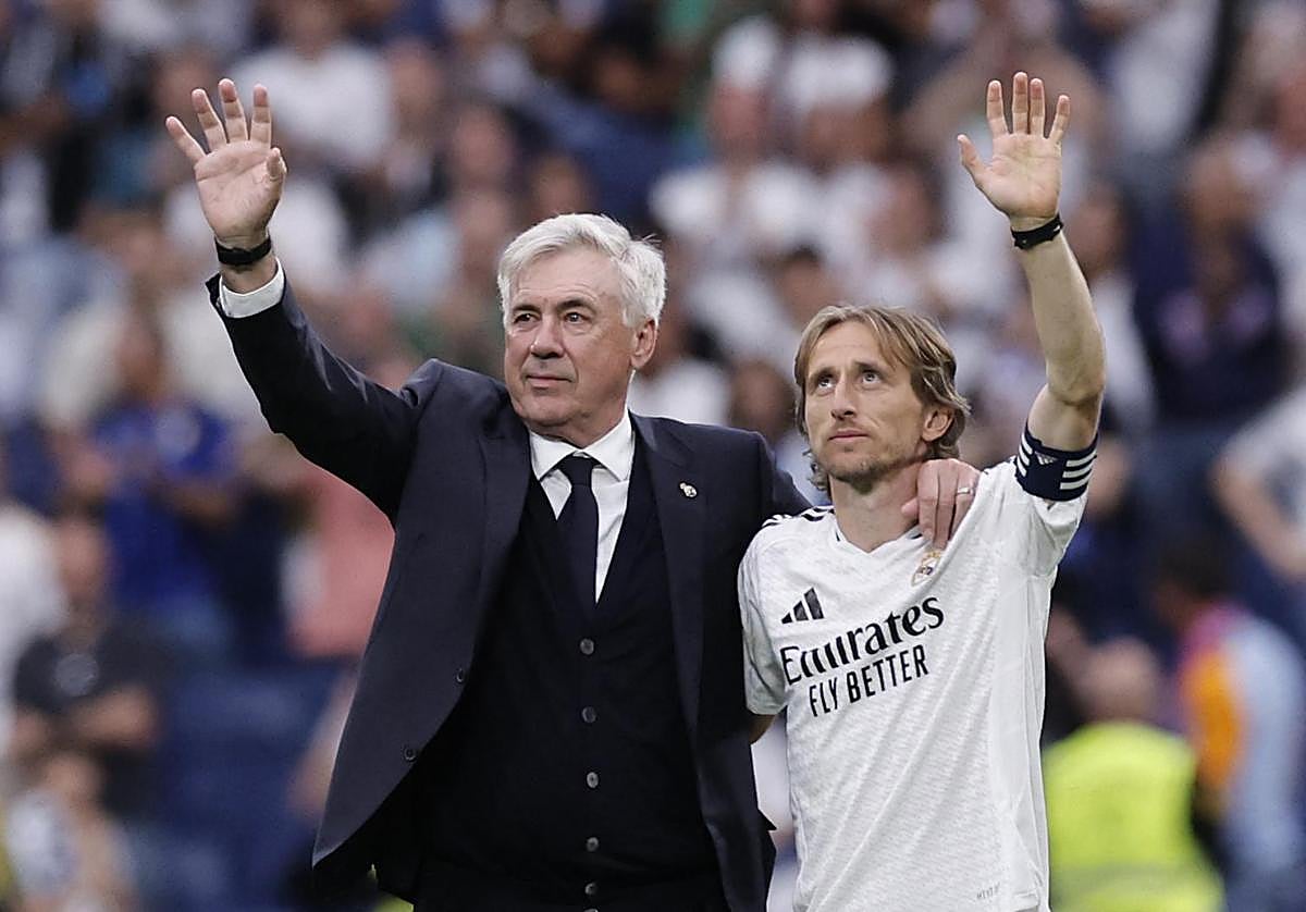 Ancelotti y Modric se despiden del Bernabéu.