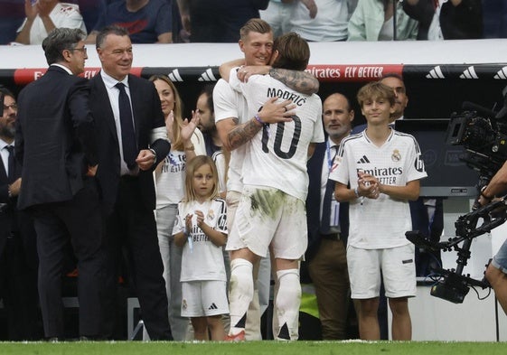 La emoción invade el Bernabéu en el final de una era