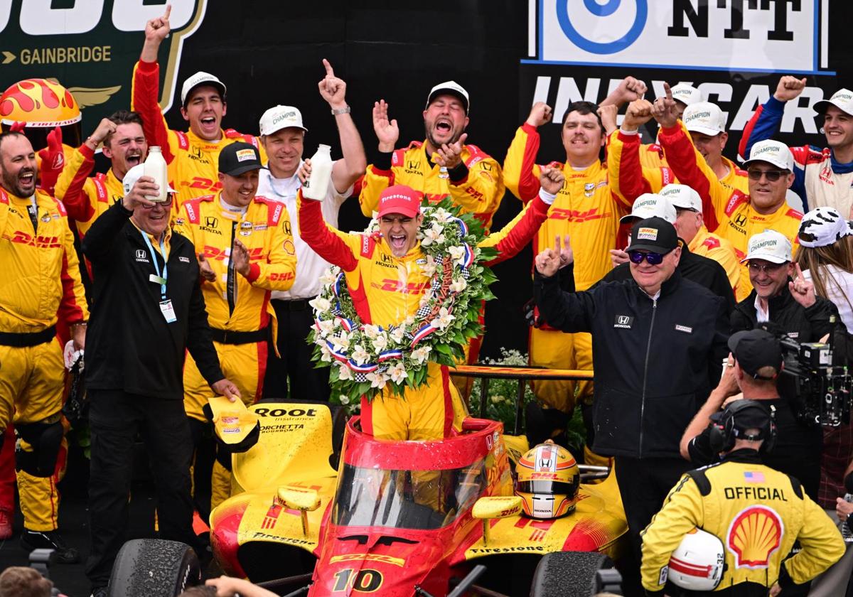 Álex Palou celebrates his victory at the Indianapolis 500.