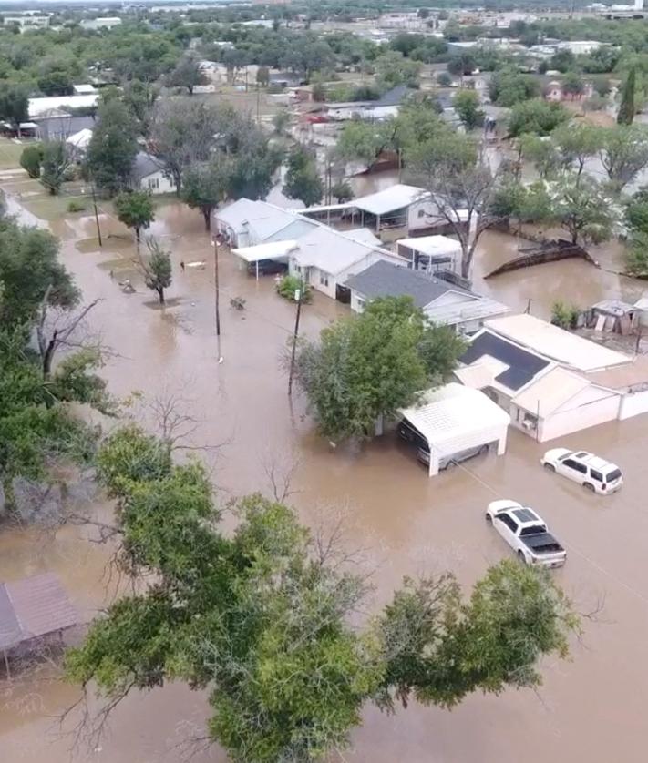 Imagen secundaria 2 - Imágenes de la devastación causada por las inundaciones.