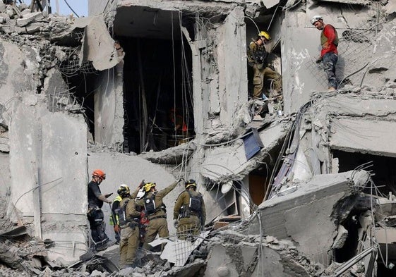 Un edificio de Beersheba destruido por un misil iraní.