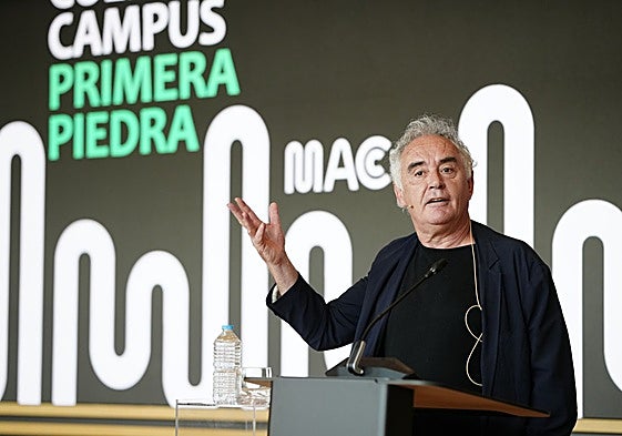 El chef Ferran Adrià, en el acto de la primera piedra del complejo gastronómico de la Universidad Comillas y Vocento.