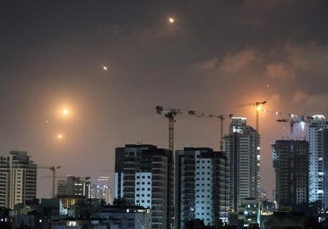 Irán responde a Israel con el lanzamiento de cientos de misiles hacia Tel Aviv