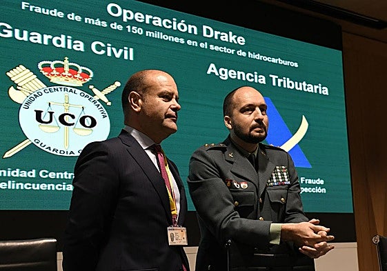 Antonio Balas (derecha) en una rueda de prensa sobre la operación Drake en 2019.