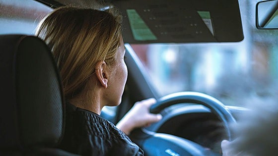 Los peatones, camiones y señales o carteles son los elementos que más estresan a los conductores