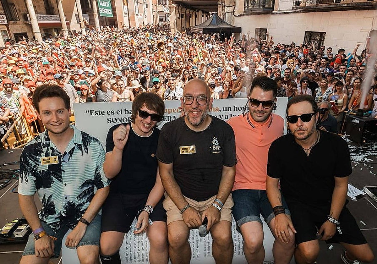 Supersubmarina: Un viaje musical plasmado en el libro 'Algo que sirva como luz'