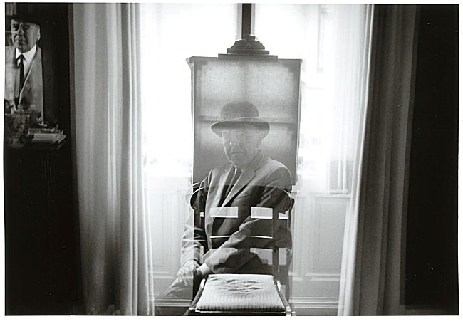 'Magritte en su caballete, 1965'.