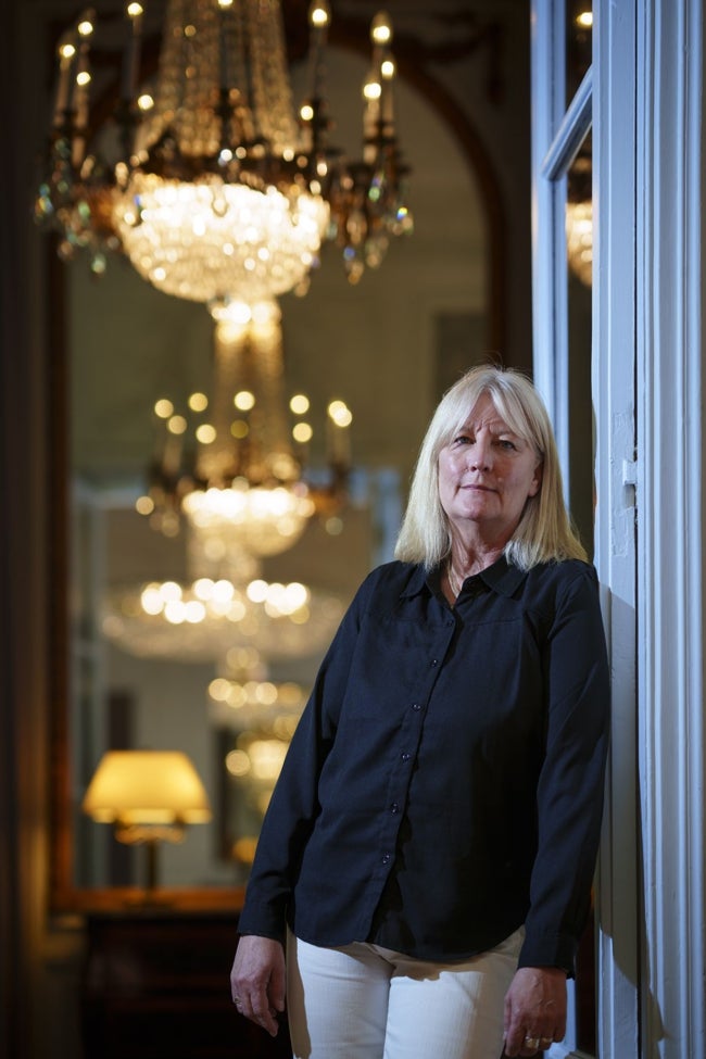 Karin Smirnoff, İspanya'daki İsveç Büyükelçiliği'nde yeni romanını sundu.