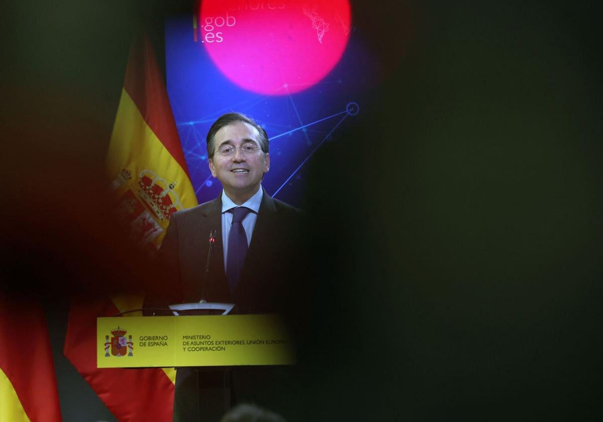 Albares pide a Feijóo un pacto de Estado por la cooficialidad de las lenguas