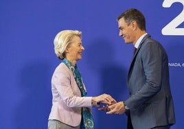 La presidenta de la Comisión Europea, Ursula von der Leyen y el presidente Pedro Sánchez, en una foto de archivo.