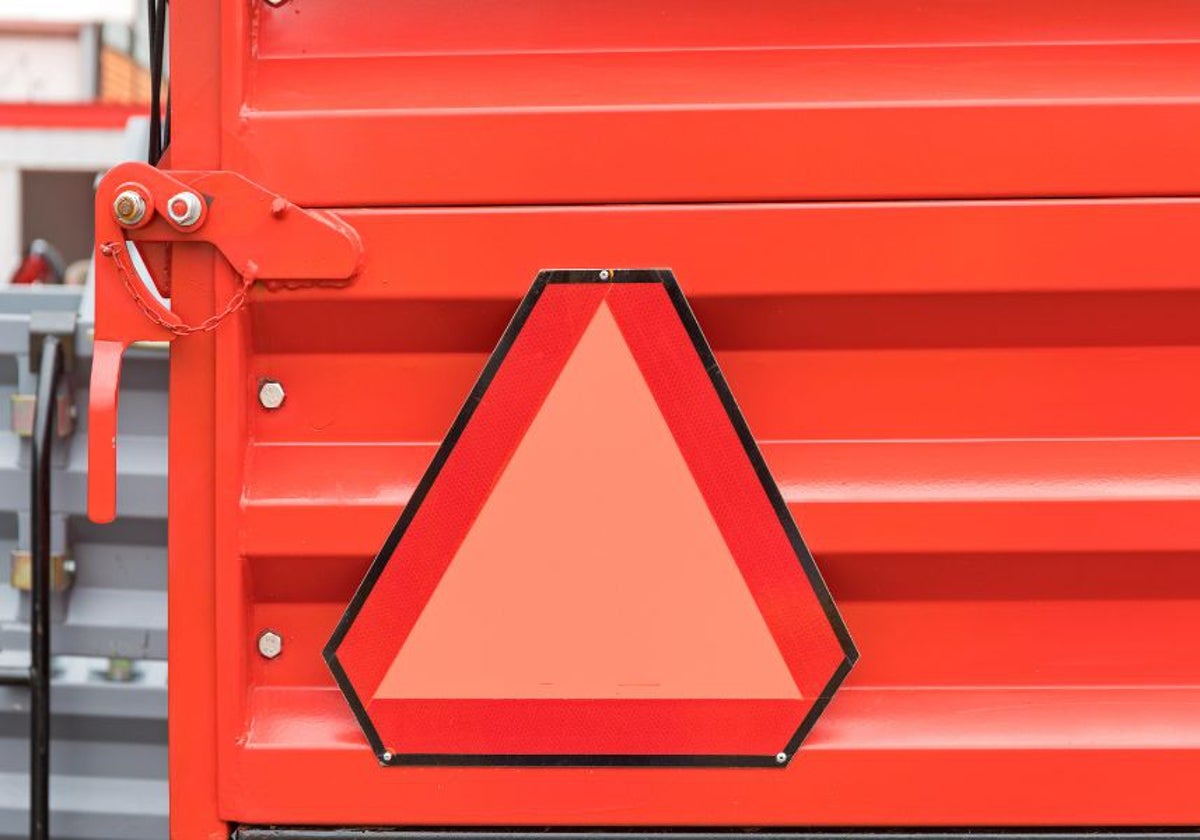 Precaución al ver esta señal en la parte trasera de un vehículo | la verdad