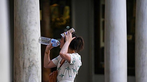 El calor va a más y la Aemet amplía los avisos por altas temperaturas y tormentas a once comunidades