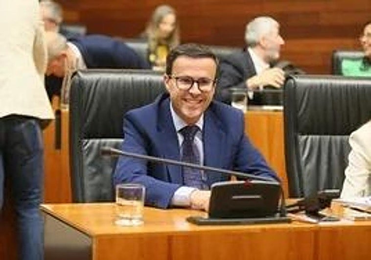 Gallardo se estrena como diputado en la Asamblea de Extremadura tras aforarse