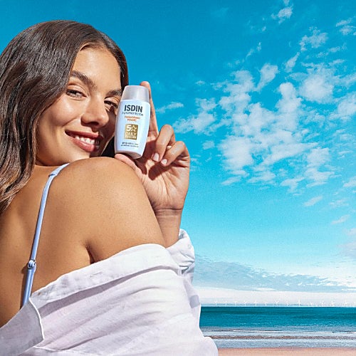 Protege tu cara del sol con ISDIN Fusion Water MAGIC SPF 50: ligera y eficaz