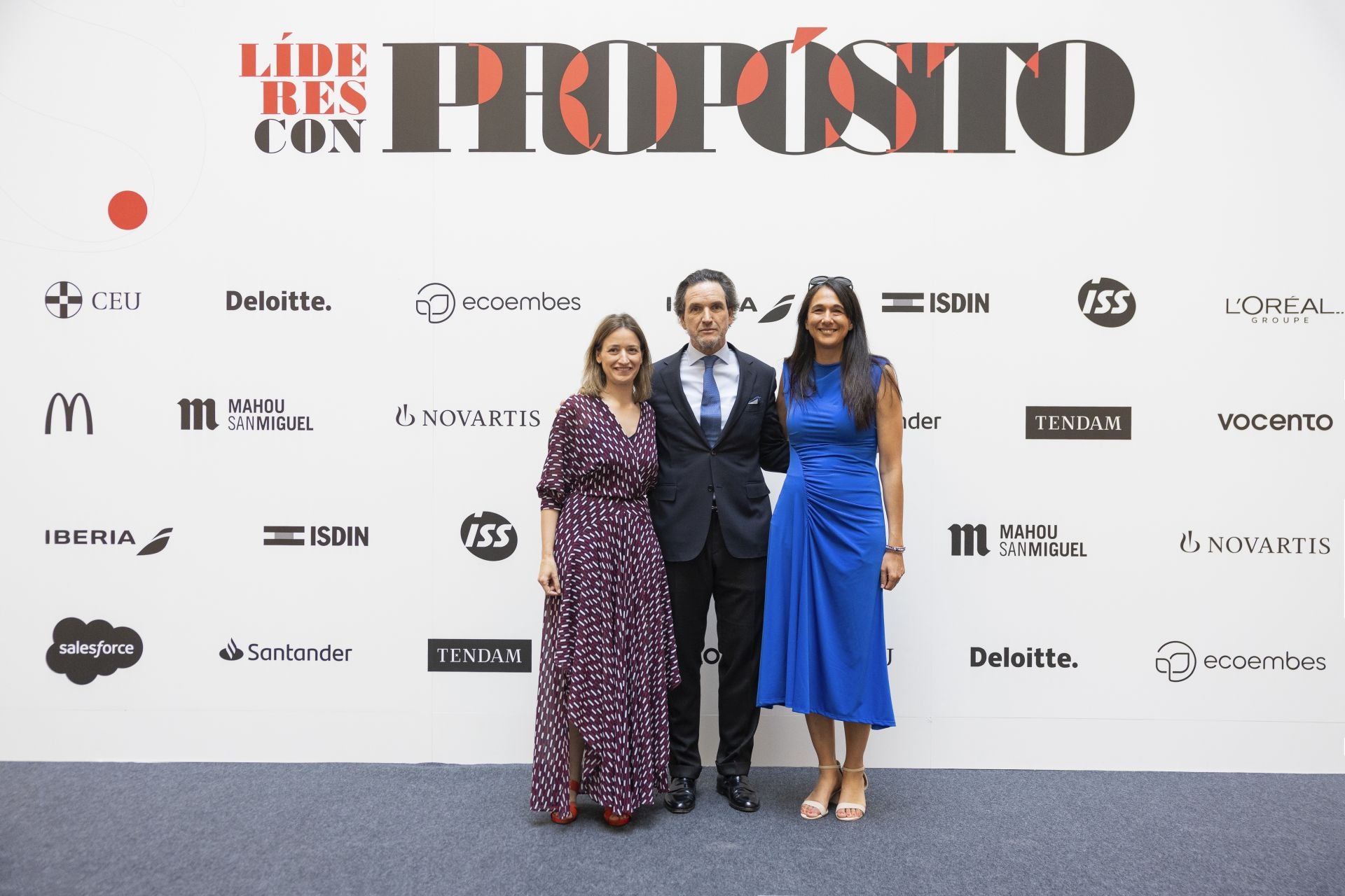 Eduardo Petrossi, CEO de Mahou San Miguel, con Beatriz Herrera, directora de Planificación Estratégica, Reputación Corporativa y Sostenibilidad, y Marta Avilés, directora de Comunicación Externa