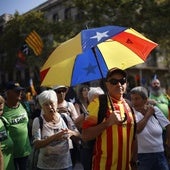 Decenas de personas durante la manifestación de ACN por la Diada de 2024, en Barcelona