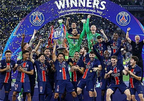 Marquinhos levanta la primera Champions del PSG.