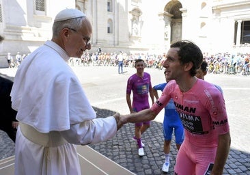 Simon Yates, el gemelo que nació cinco minutos antes, toca el cielo en el Giro