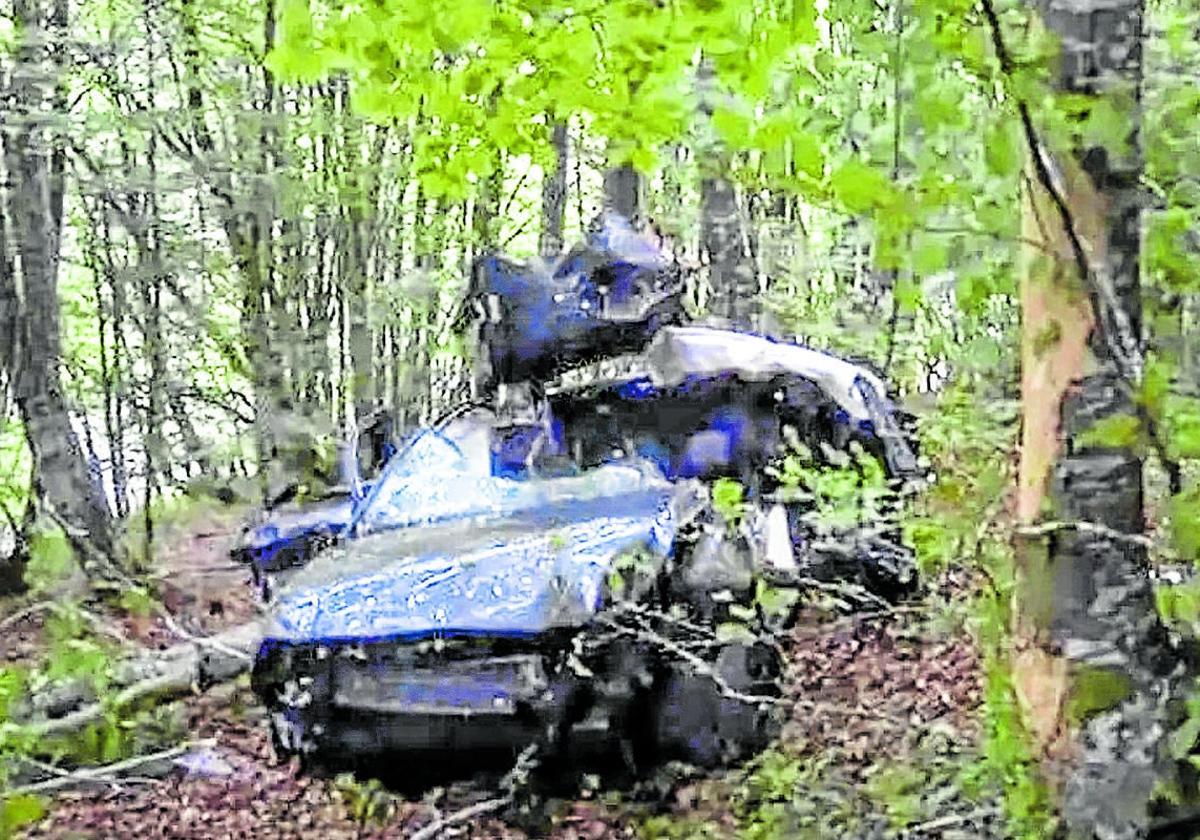 Dos jóvenes muertos y tres heridos al despeñarse su coche 200 metros por una ladera en burgos | la verdad