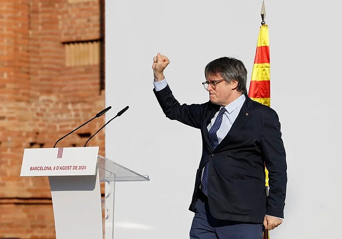 Carles Puigdemont el 8 de agosto de 2024 en Barcelona durante su fugaz 'regreso' para la investidura de Salvador Illa