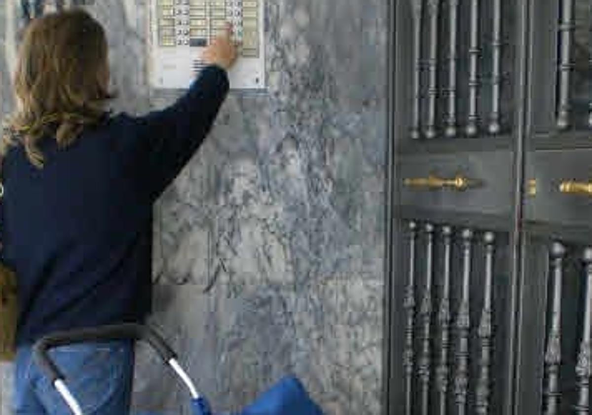 Una trabajadora de Correos.