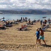 Turistas en la playa.
