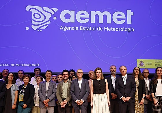 María Jose Rallo, presidenta de la Aemet, en primer plano, junto a responsables de la Agencia y del Miteco.