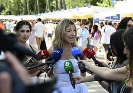 Yolanda Díaz durante su visita a la Feria del Libro de Madrid el pasado sábado.