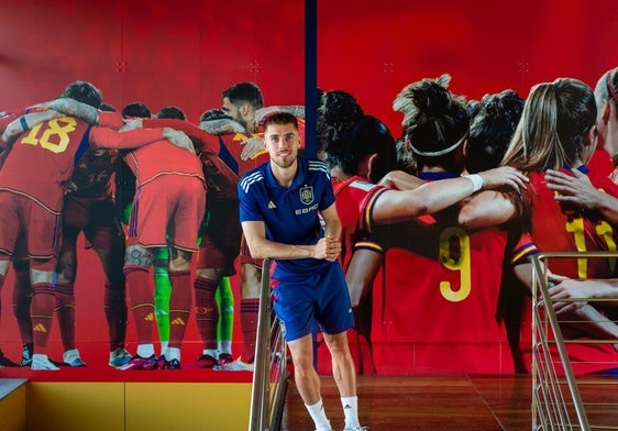Óscar Mingueza, en la Ciudad del Fútbol de Las Rozas.