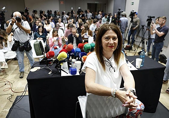 La exmilitante socialista Leire Díez, durante la rueda de prensa.